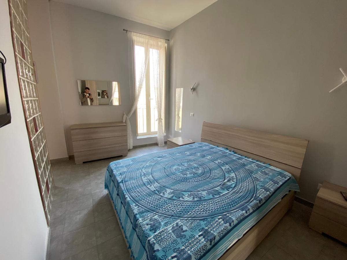 B&B Historic Center Apartments Napels Buitenkant foto